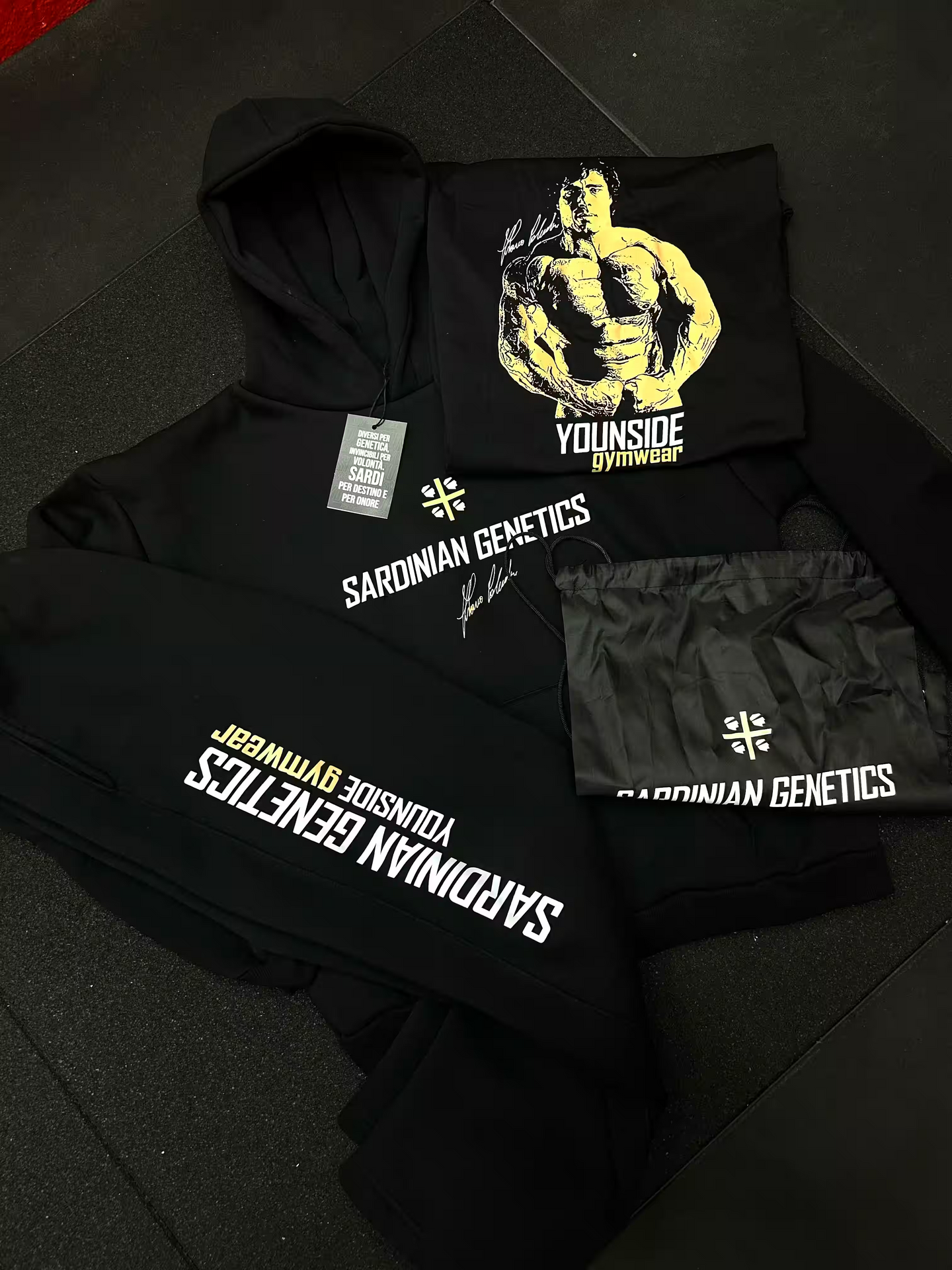 The "Olympia" Full Stack (Felpa + Pantalone + T-Shirt + Gym Bag) - Risparmia il 15%