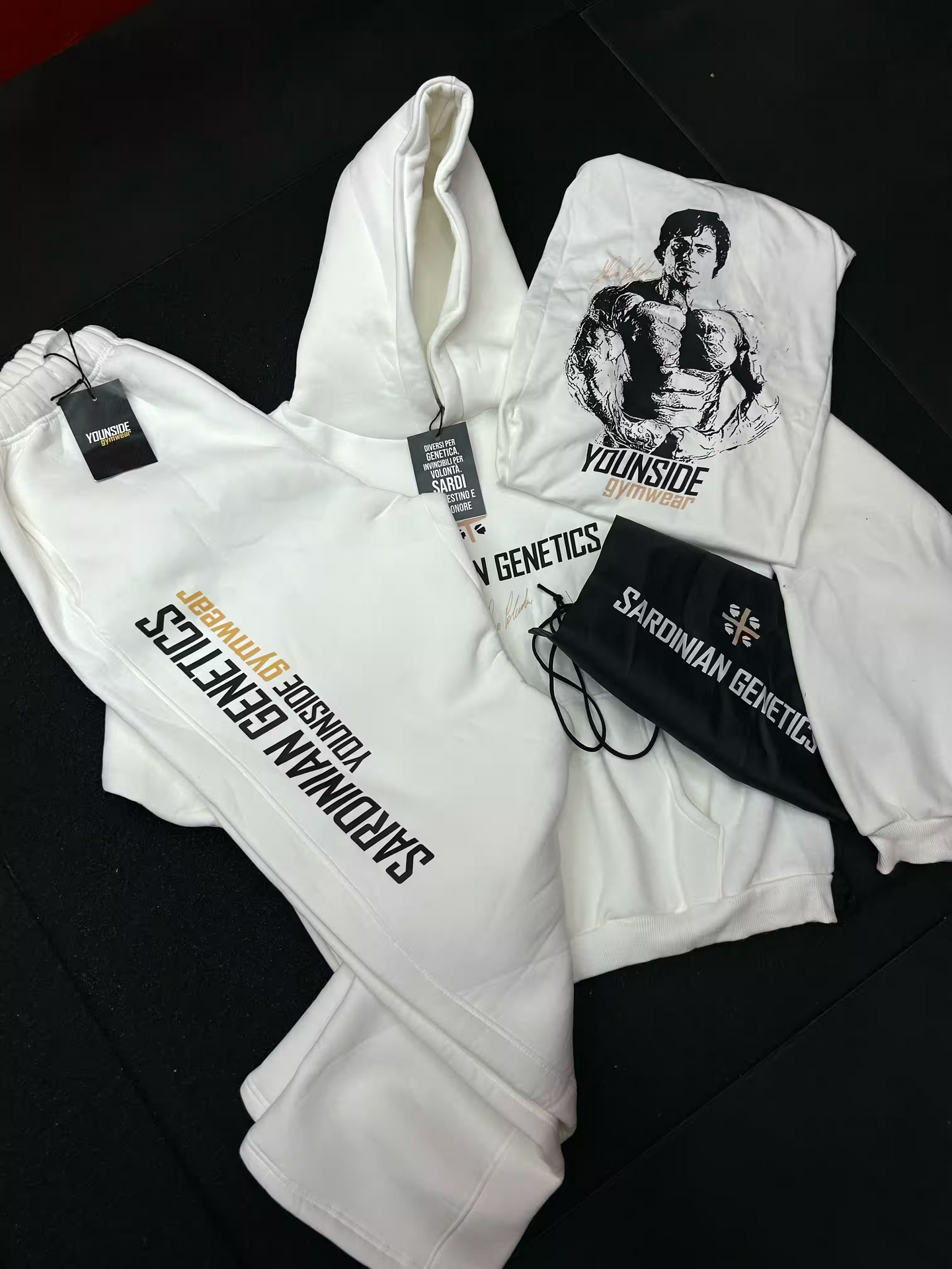 The "Olympia" Full Stack (Felpa + Pantalone + T-Shirt + Gym Bag) - Risparmia il 15%